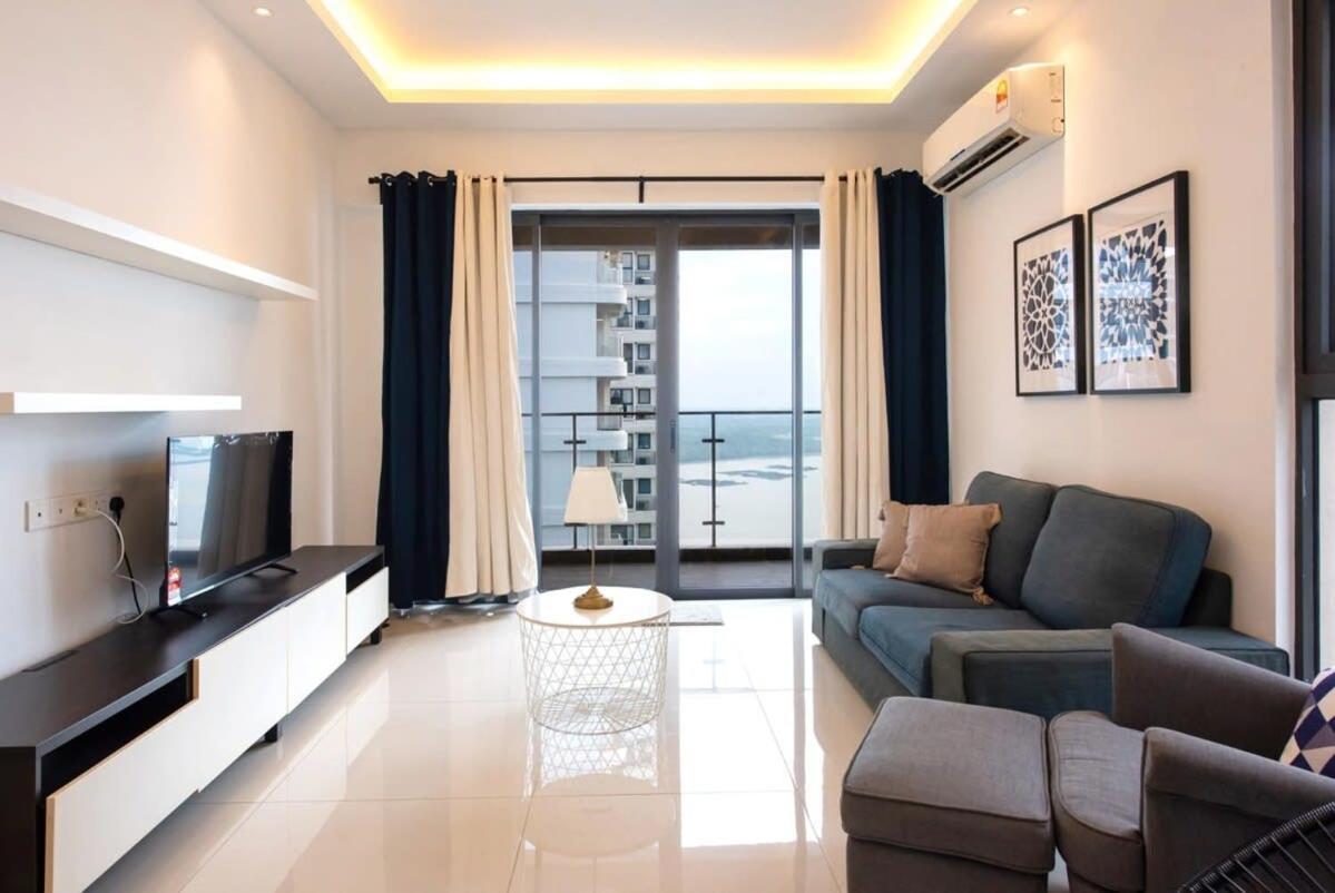 Comfy 3Br Apt In Danga Bay Free Parking Sea View ジョホールバル エクステリア 写真