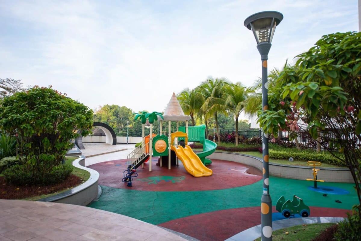 Comfy 3Br Apt In Danga Bay Free Parking Sea View ジョホールバル エクステリア 写真