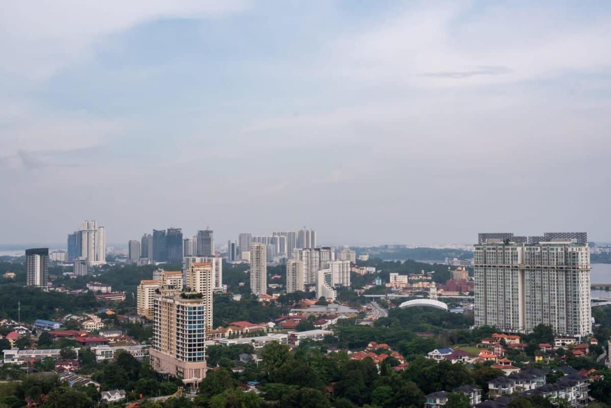 Comfy 3Br Apt In Danga Bay Free Parking Sea View ジョホールバル エクステリア 写真
