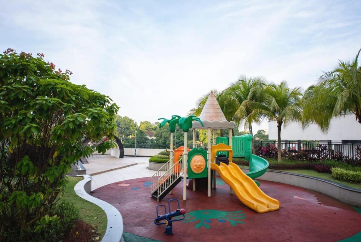 Comfy 3Br Apt In Danga Bay Free Parking Sea View ジョホールバル エクステリア 写真